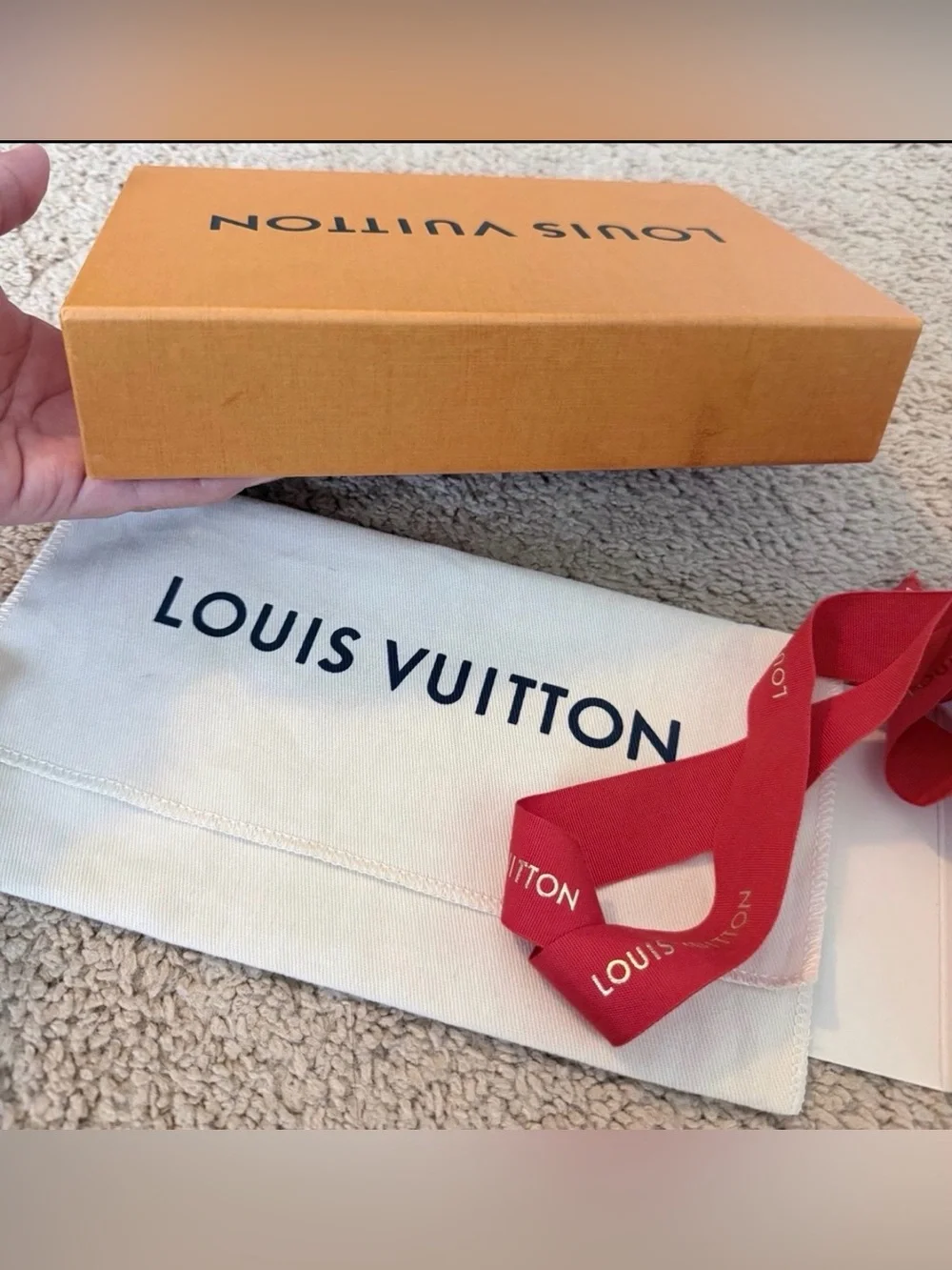 LOUIS VUITTON